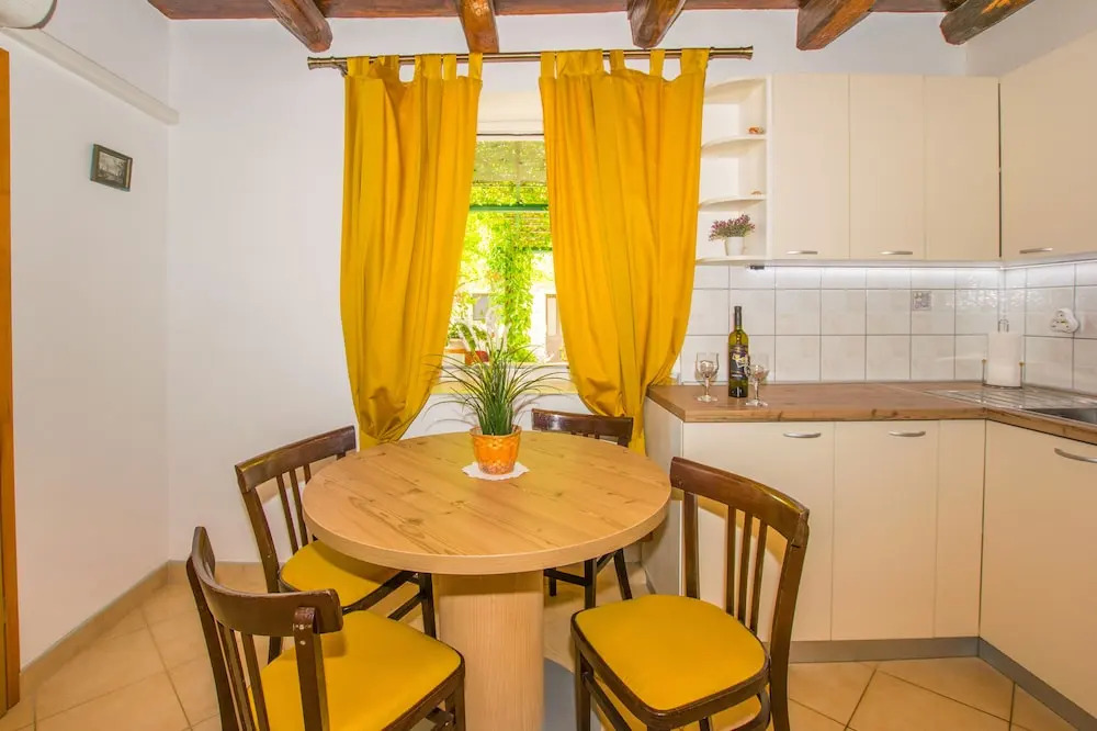 Pleasant 4 person apartment Ana