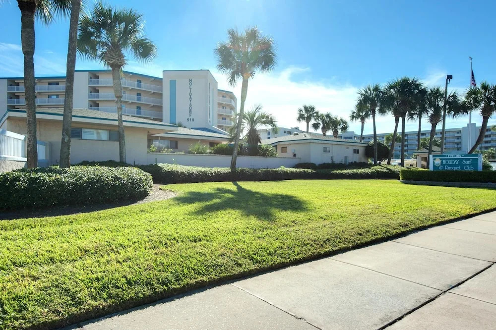Holiday Surf And Racquet Club 216