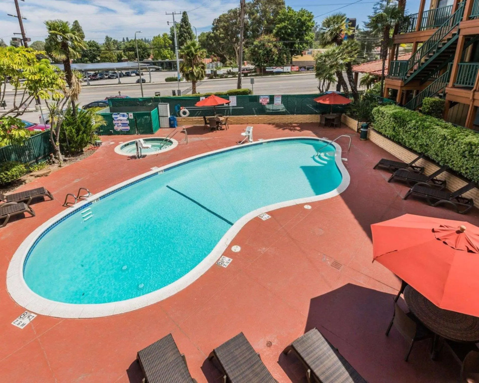 818 Hotel + Pool, an Ascend Hotel Collection Member