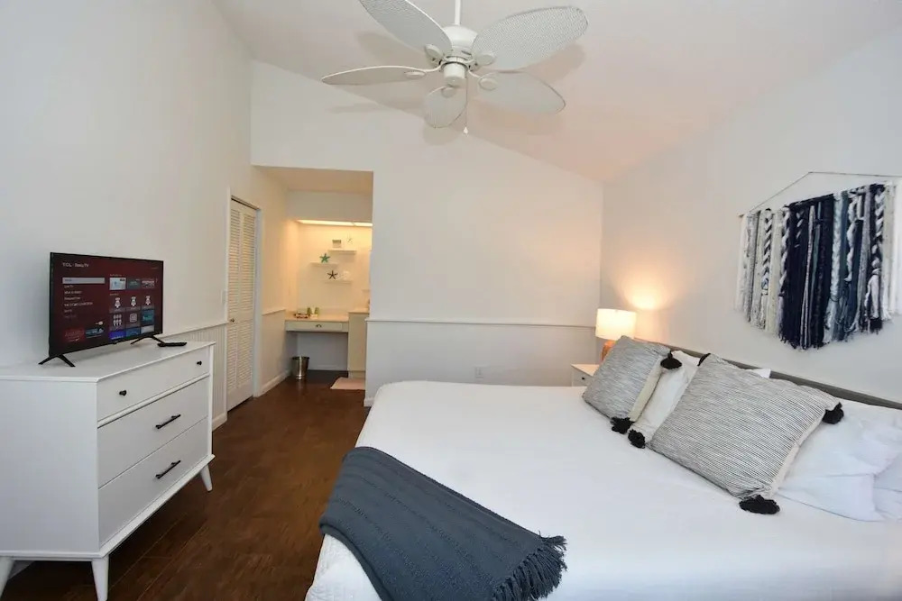 Sea Colony Cottage - Beachside Cottage in Beachfront Community w Pool