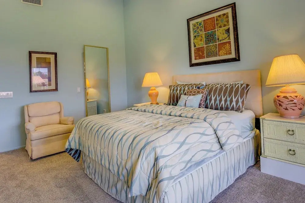 Patio, Grill & Pool Access: Palm Desert Retreat!