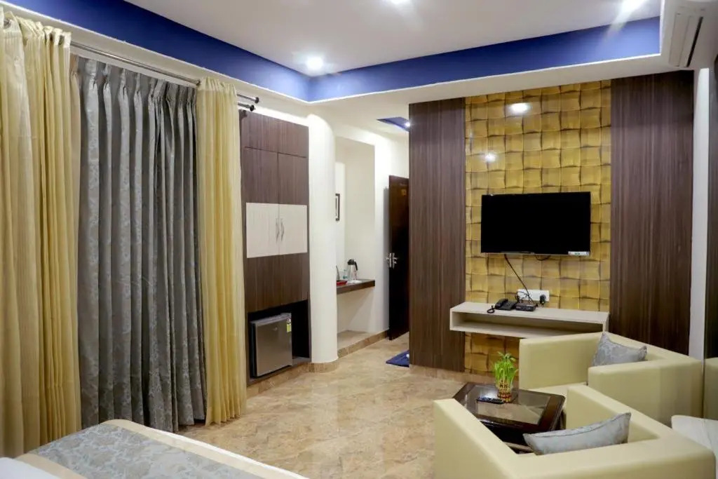 Hotel The Golden Palms ( A unit of MGR Hotels & Resorts)