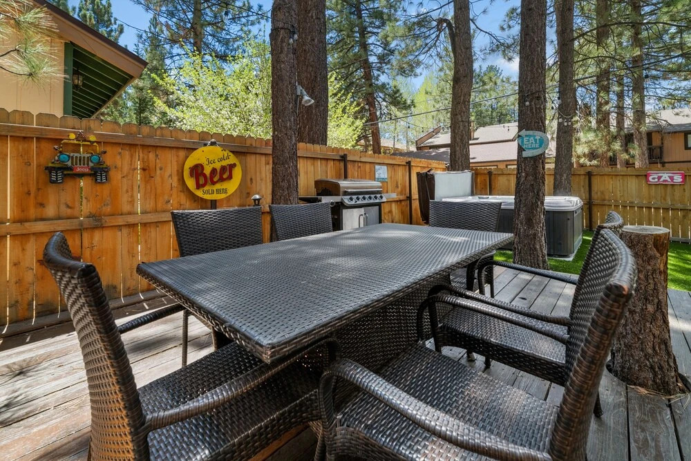 Summit Mountain Lodge - Amazing Location Just Down The Street From Snow Summit! 4 Bedroom Home