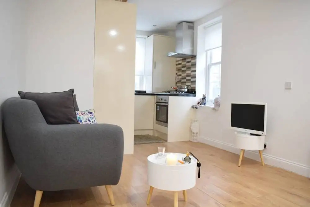 Modern Studio Near Oval