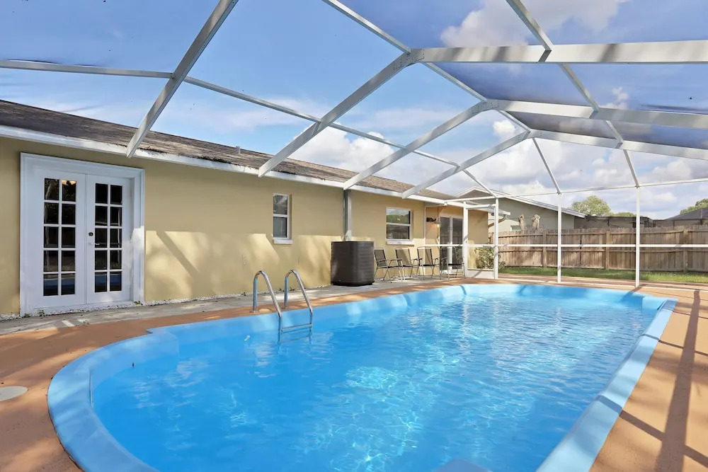 3BR Pool Home in Tampa by Tom Well IG - 712