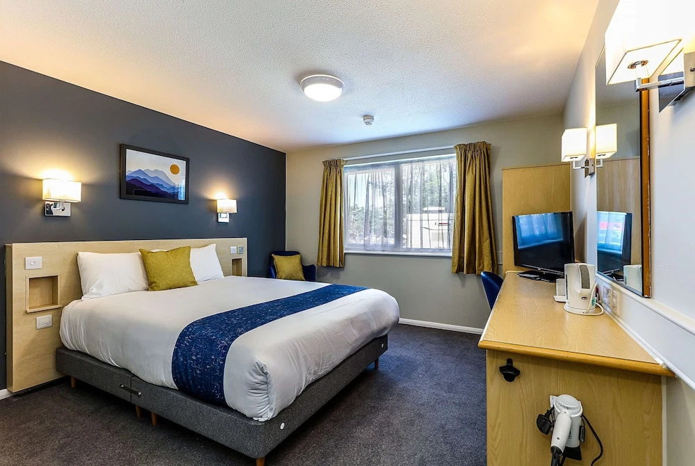 Days Inn Fleet M3