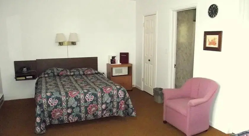 Colonial Motel