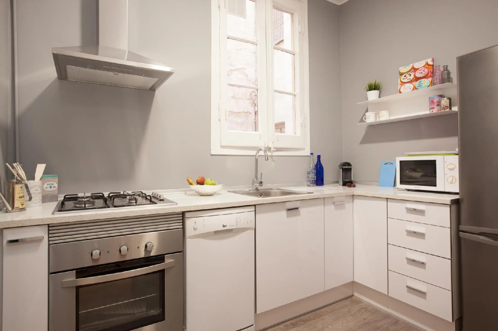 SOFIA 4 · Sofía's Gallery & Bath · Well Priced 6 Pax Spacious Home in Eixample