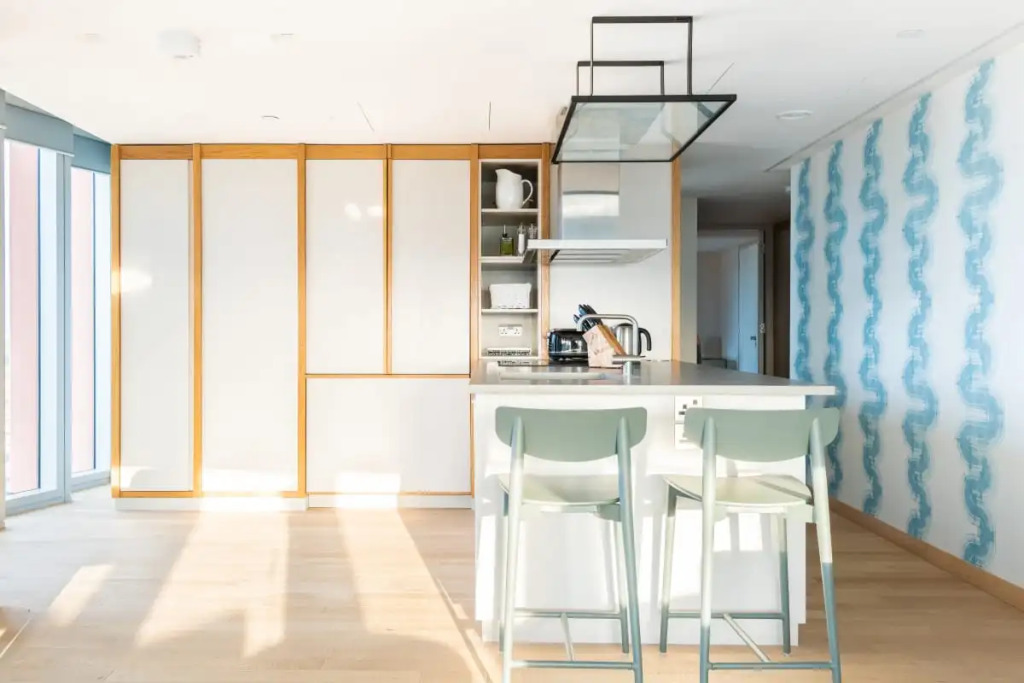 The Stratford Escape - Modern & Bright 2BDR Loft with Amazing Views