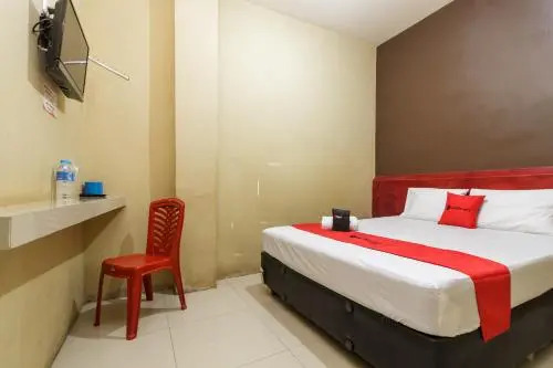 RedDoorz Near Duta Mall