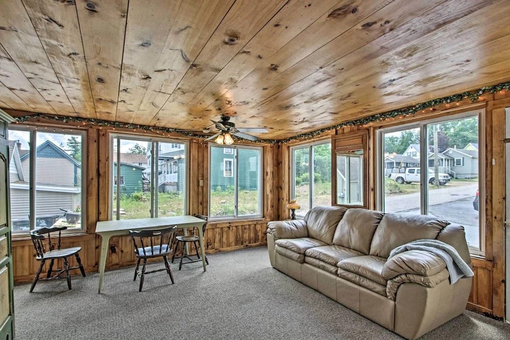 Bayside Weirs Beach Cottage < Half Mile to Pier!