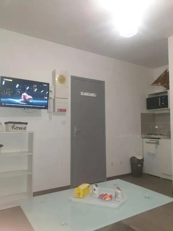 studio meublé au RDC , proche lac