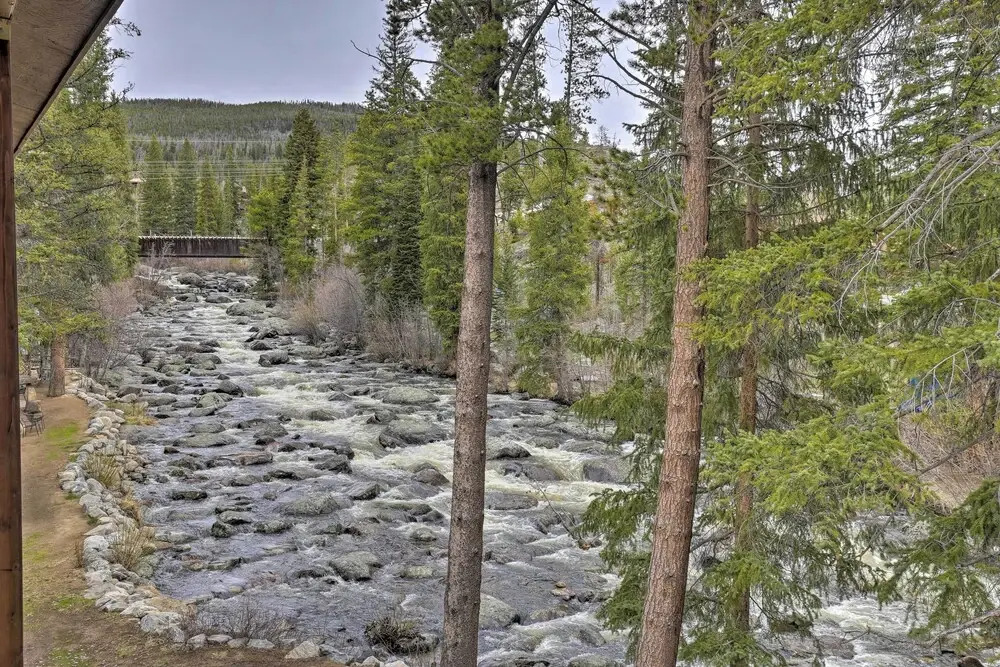 Fireplace & Stream Access: Cozy Grand Lake Retreat