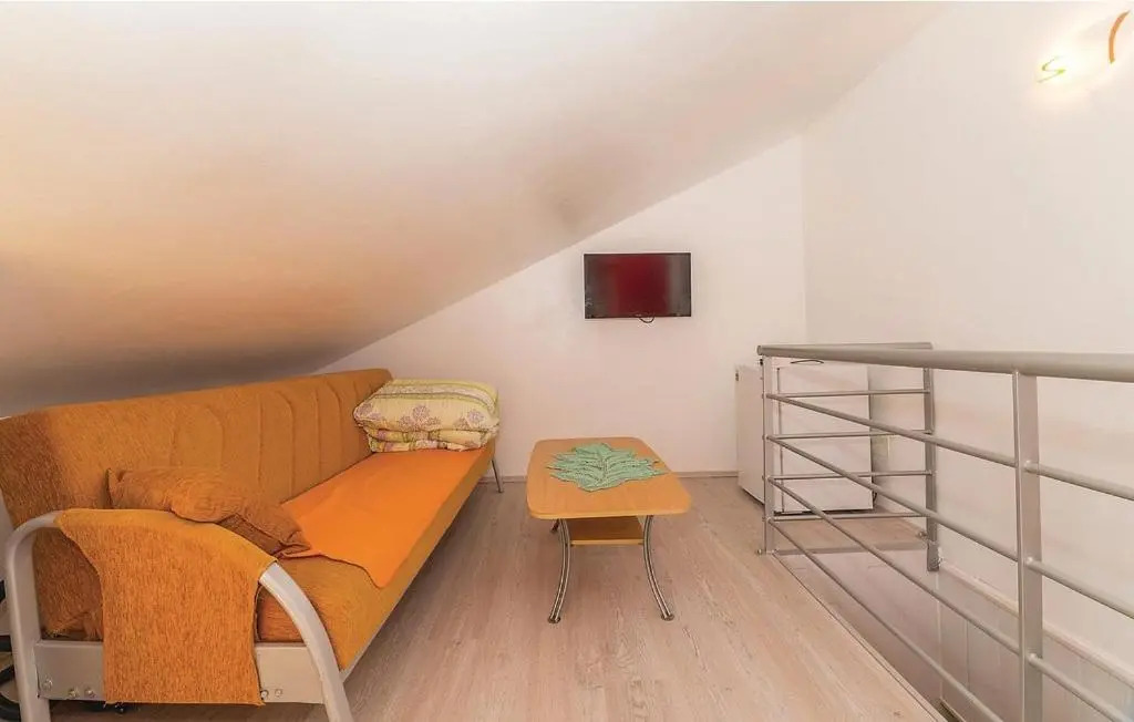 Apartments Stjepan with Balcony, Novalja