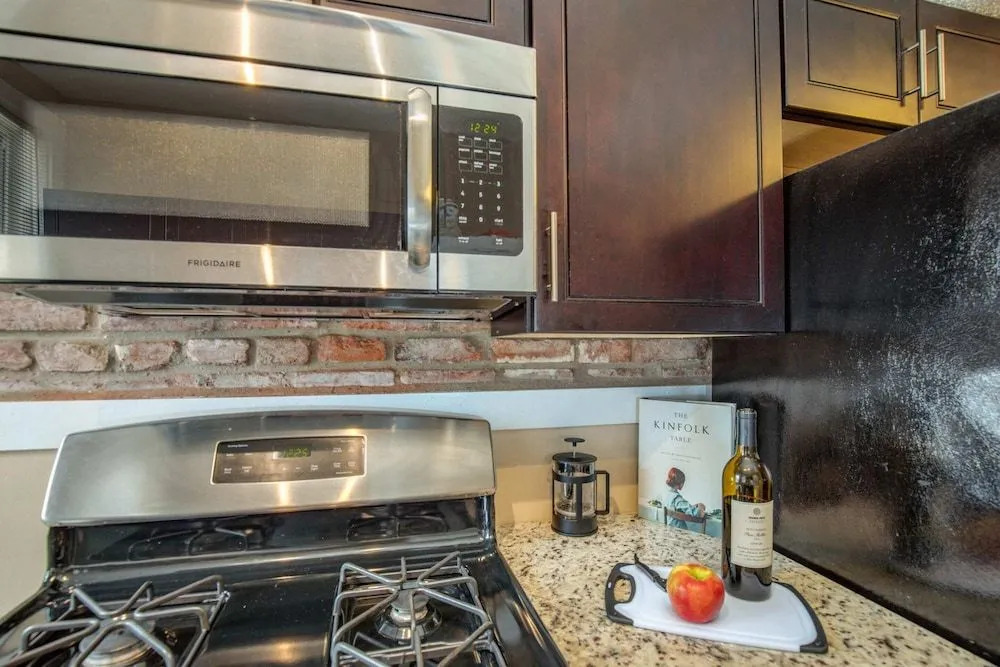 Spacious CWE Apartments near BJC by Zencity