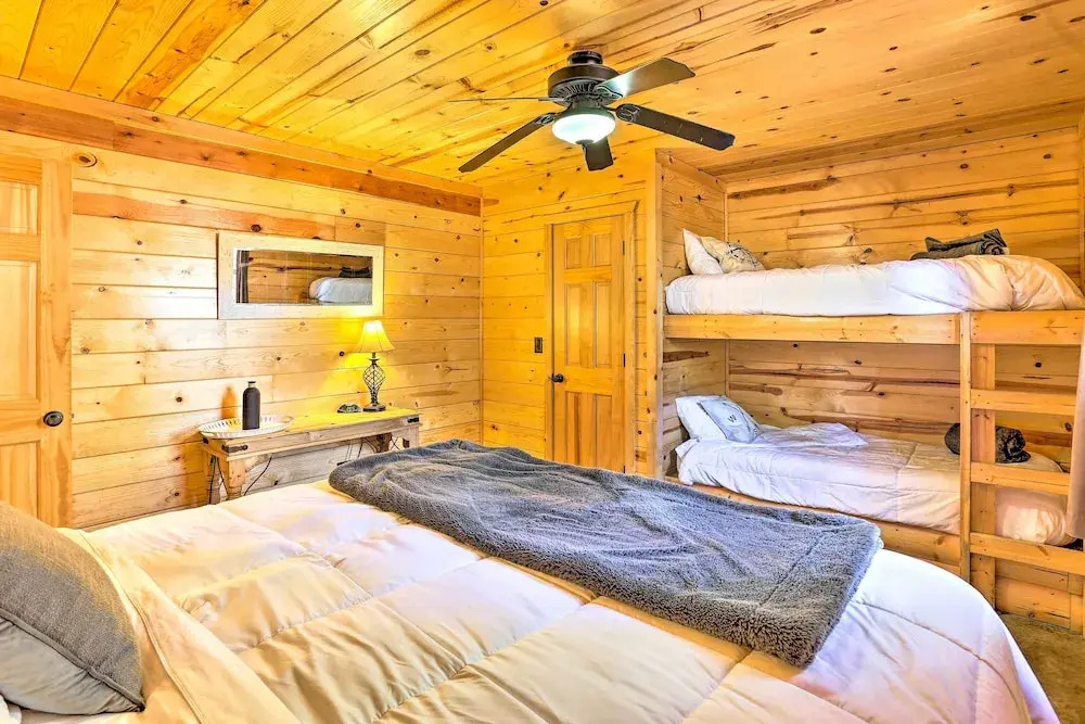 Southern Hills Cabin Near Beavers Bend State Park!