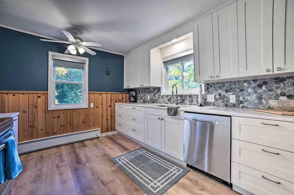 Secluded Suttons Bay Retreat w/ Fire Pit!