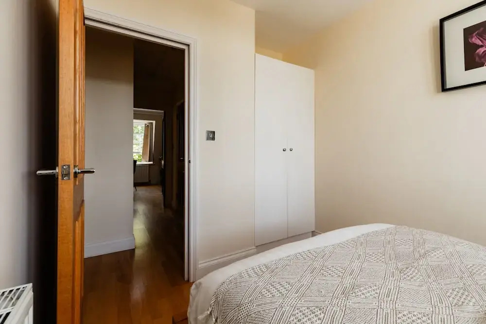 Warm Apartments in Queensway