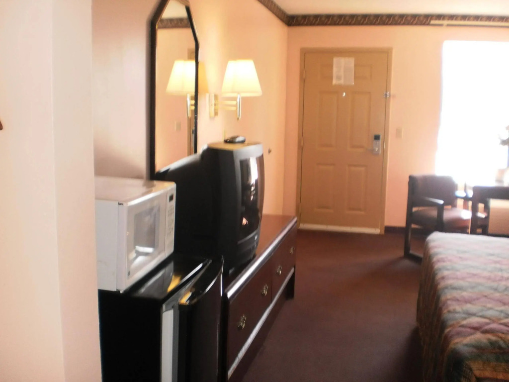 Executive Inn & Suites - Covington