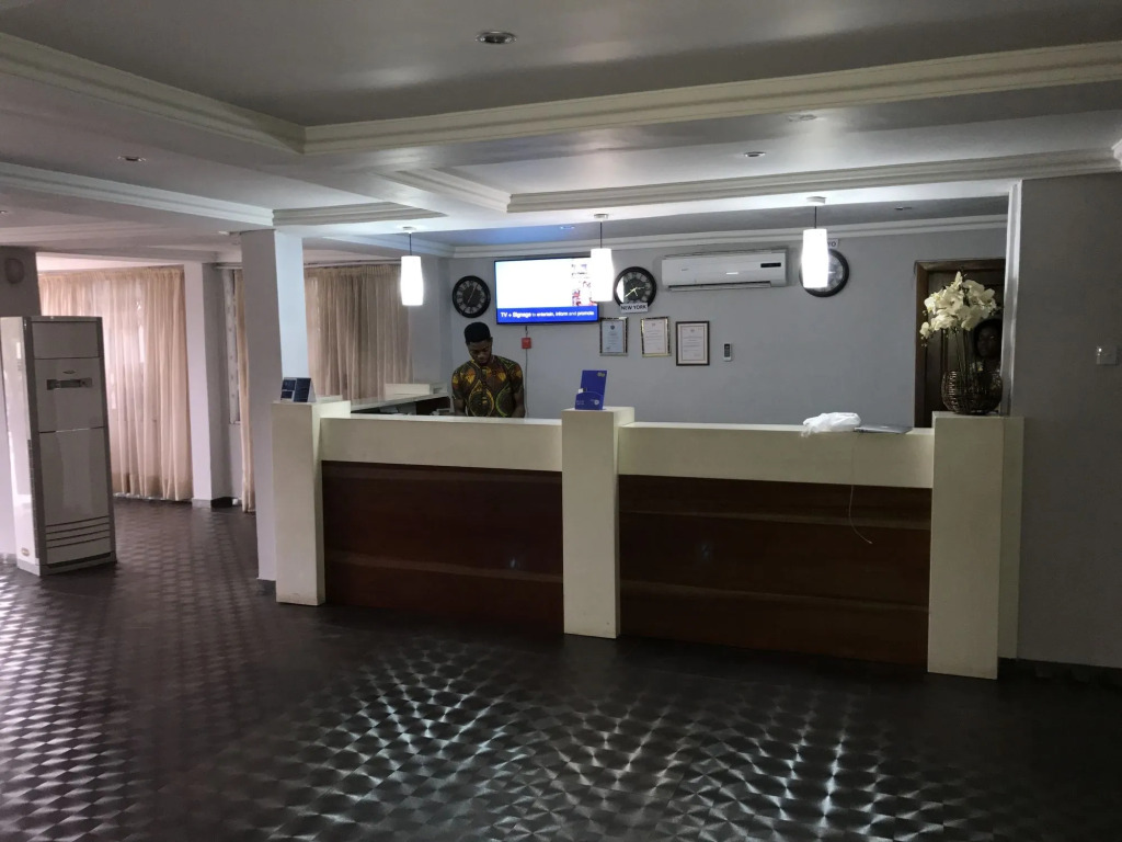 Crystal Rose Ambassador Hotel