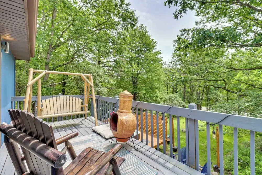 Hot Tub, Fire Pit & Barrel Sauna: Poconos Abode