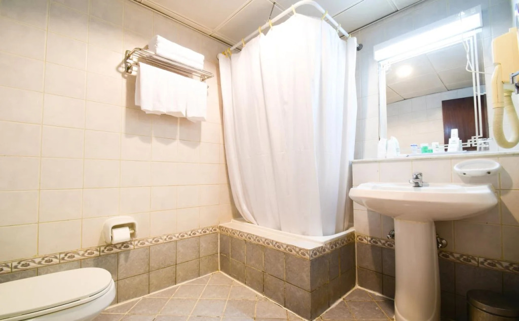 Al Ansar Palace Golden Tulip Hotel