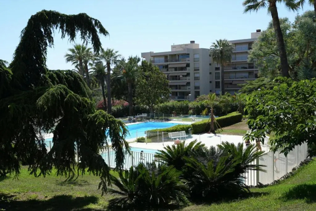 Superb 3 rooms with pool and tennis