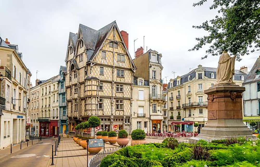 Lovely Holiday Home in Loire for 10