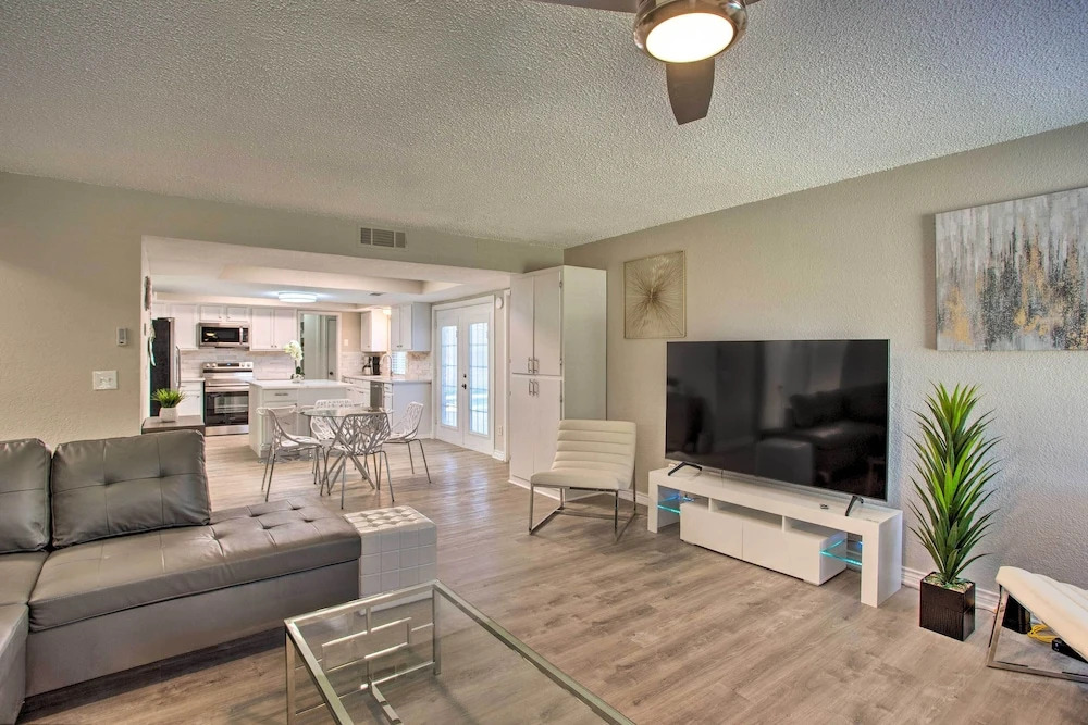 Richardson Home w/ Pool, Hot Tub & Arcade Games