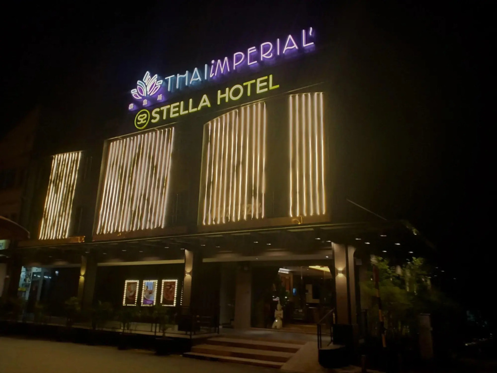 OYO 292 Stella Hotel