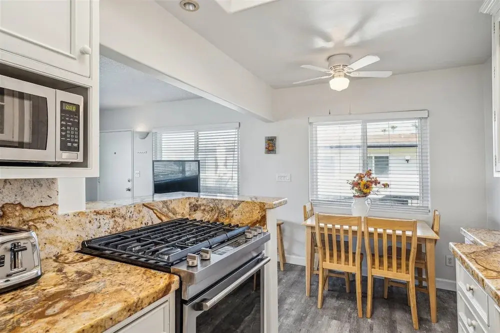 Beautiful 2 Bed Beach Condo #201 2 Bedroom Condo by Sunset Shores Condominiums