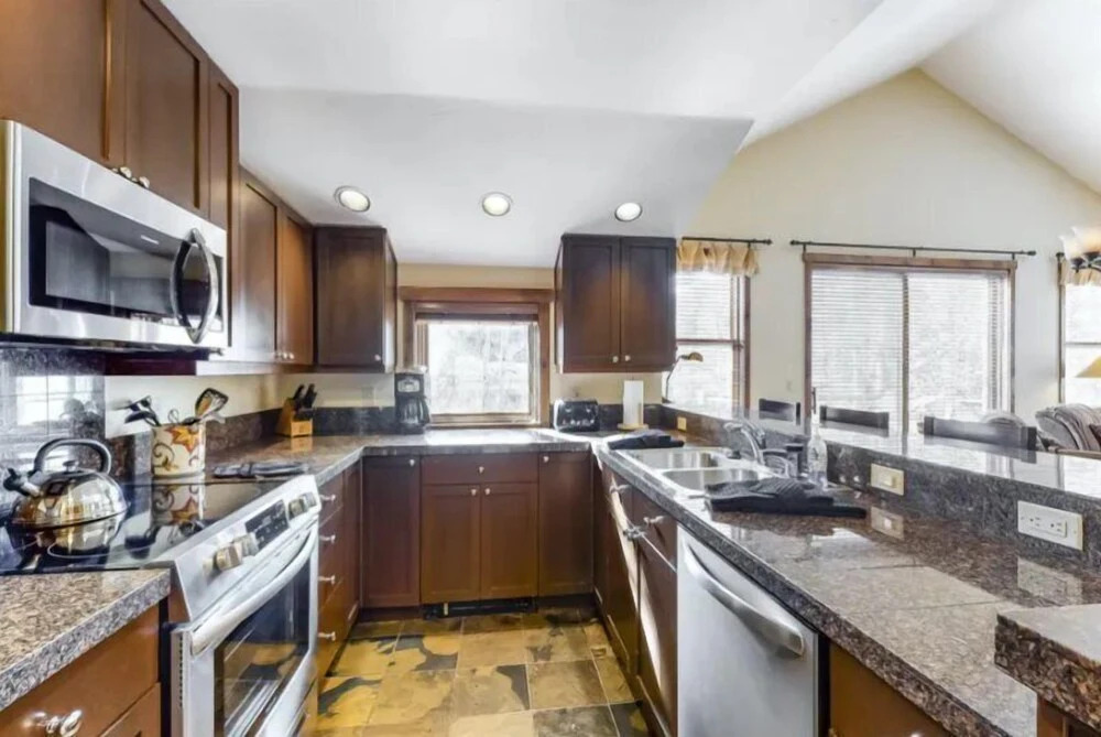 3 Bedroom Townhome in Downtown Breckenridge, off Main Street With Pool, and Hot Tubs
