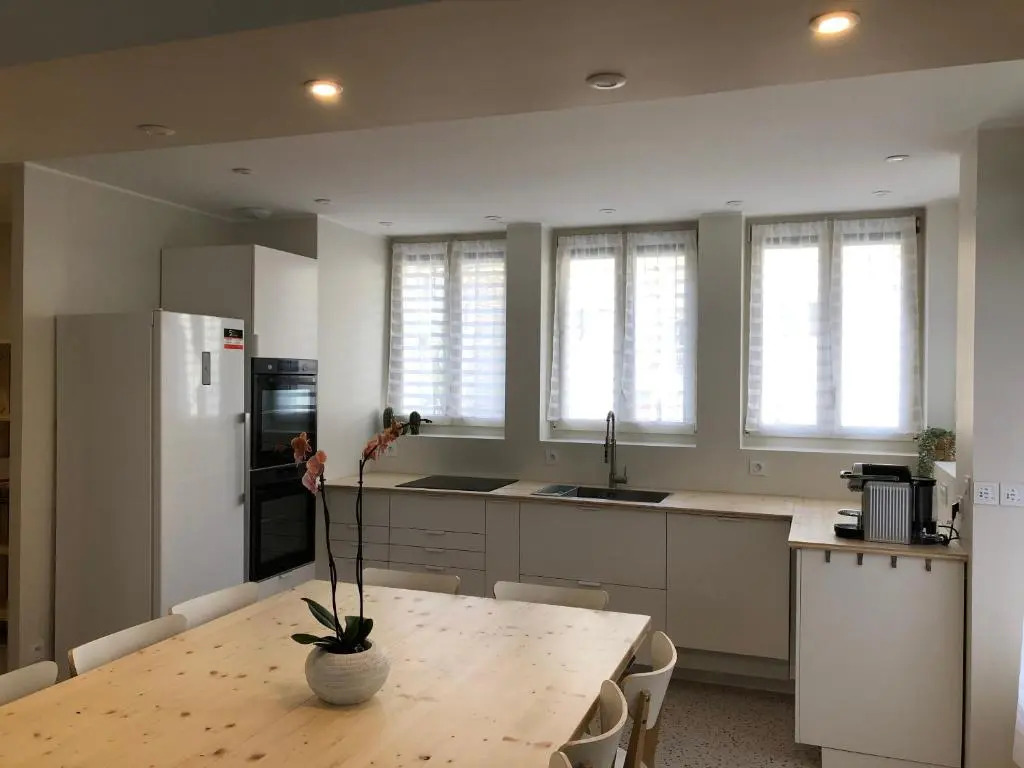 La Maison de la Douce Heure, 4 appartements climatisés avec jardin au centre ville proche des Thermes