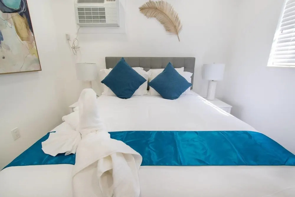 Trendy 1 BR W/parking Space & Walk to the Beach #8