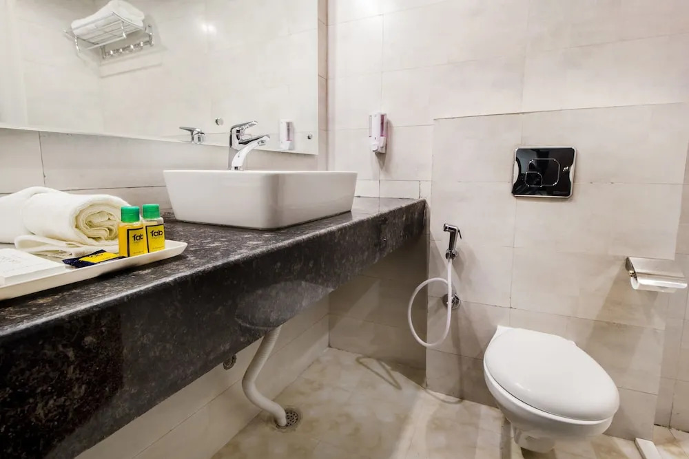 FabHotel SS Grandeur