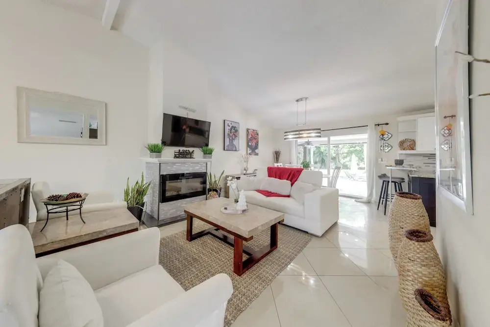 Fishing Dock & Canal Views: Fort Lauderdale Home!