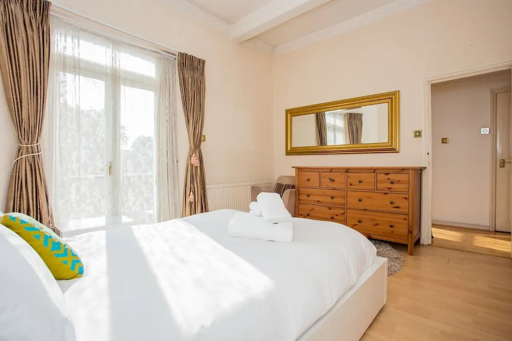 Lovely 2 Bedroom Apartment Near Hyde Park