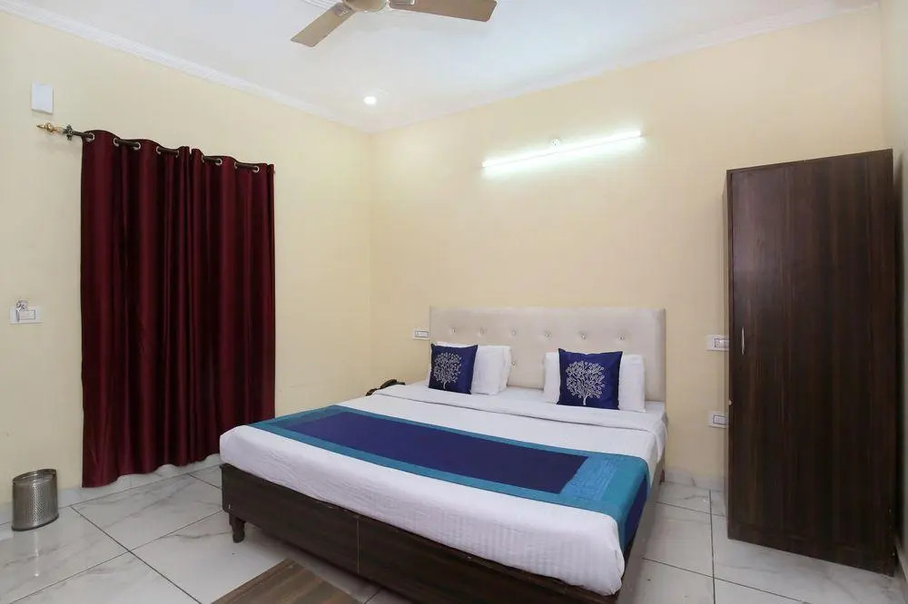 OYO 10261 Hotel Sunrise