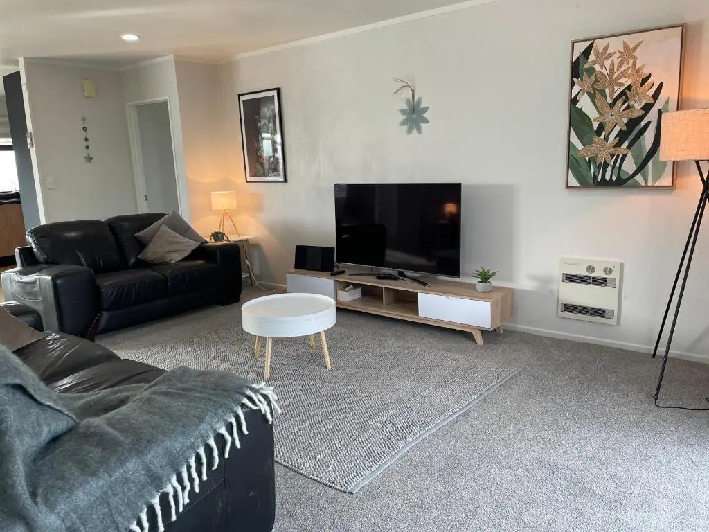 Modern apartment- rural outlook, central Cambridge