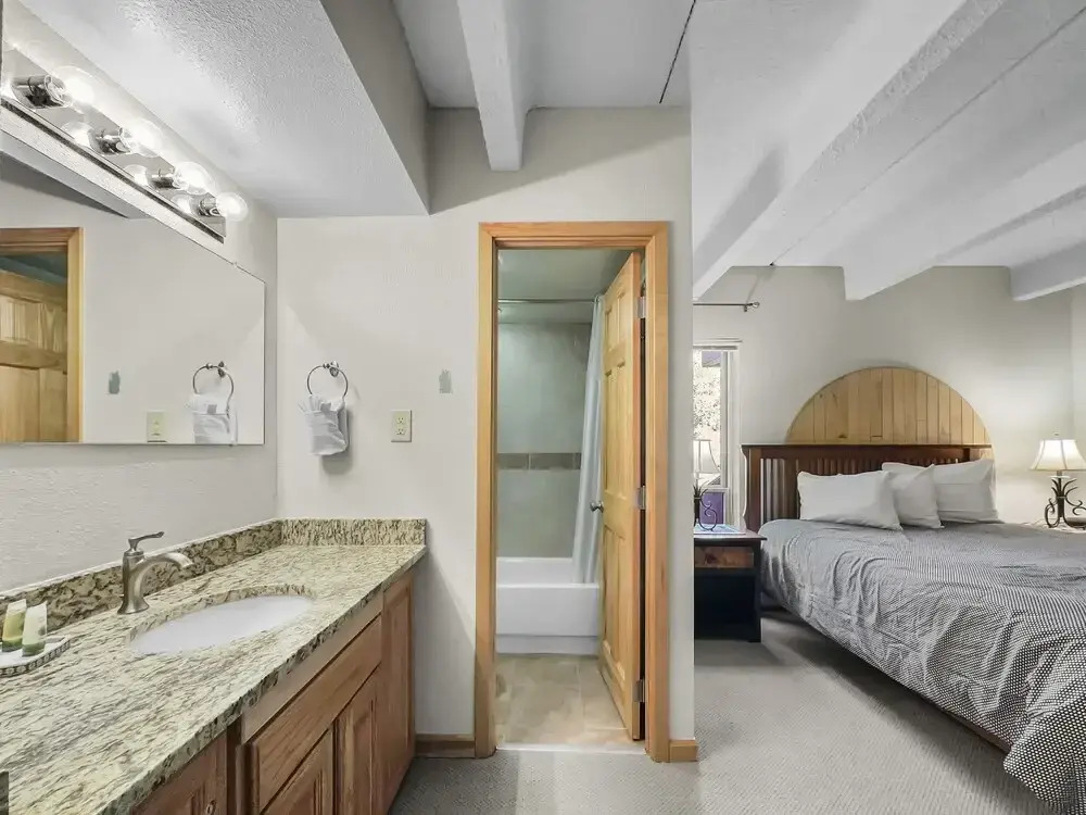 Wh102 Wheeler House 2 Bedroom Condo by RedAwning