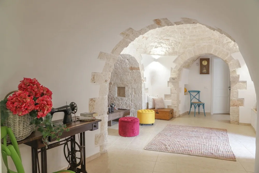 TD Trulli Saveni Trulli with Pool Near the Centre