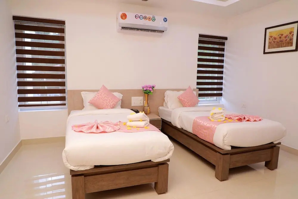 Chandra Inn