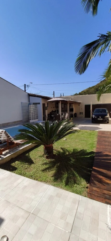 Casa com piscina em Caraguatatuba