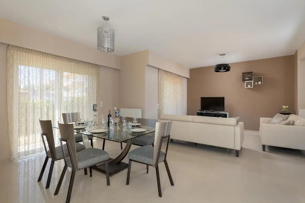 La Maisonette - 4 bedroom villa near the beach