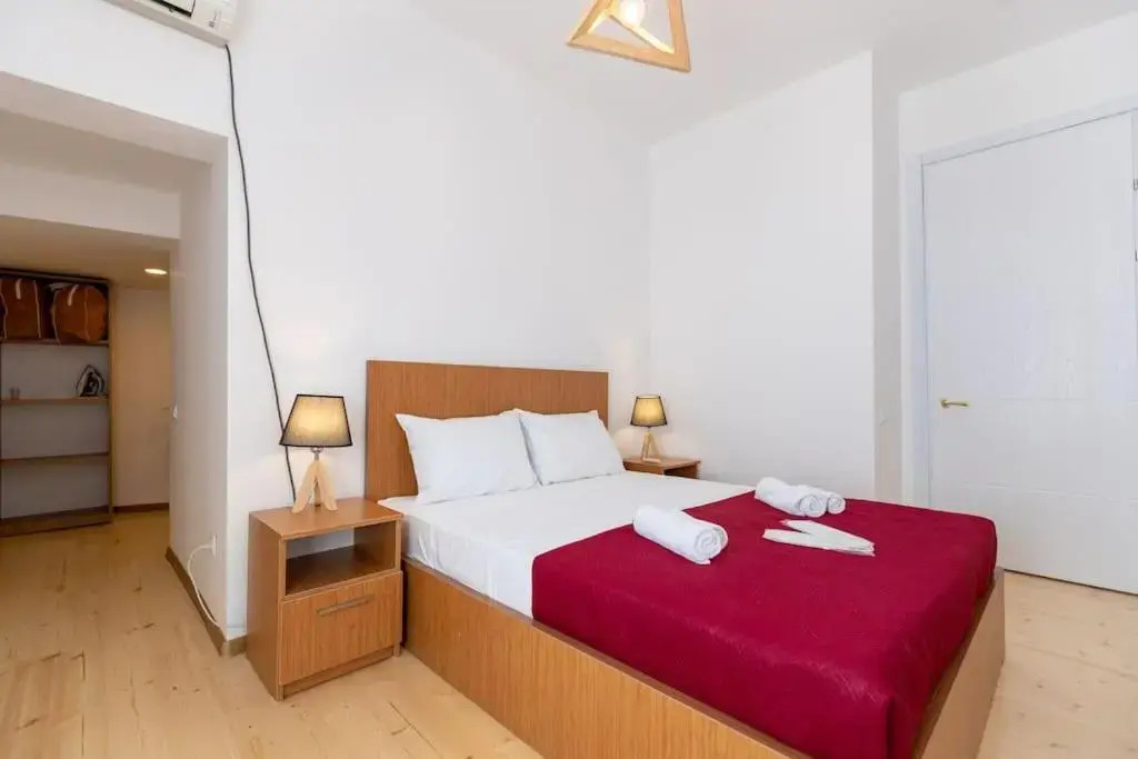2 Bedroom Apartment Behind Opera House