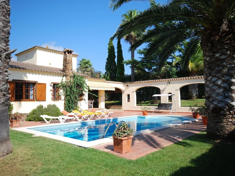 Peaceful Villa in Calonge Spain with Swimming Pool