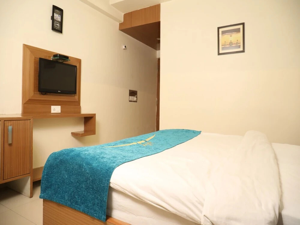 Hotel Poonam Plaza