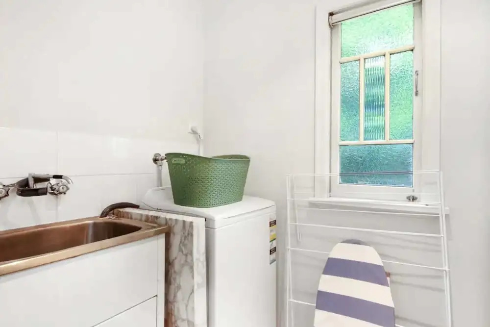 Lovely 2 Bedroom Terrace House in West End