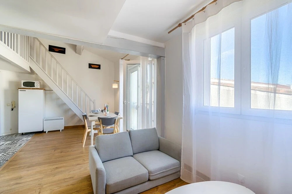 Quiet Duplex - Private Garage - Close to Transport