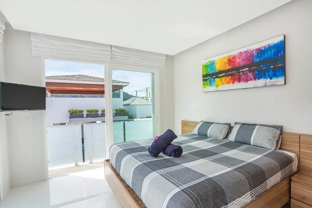 Elegant Designer 4BR Pool Villa Skylight